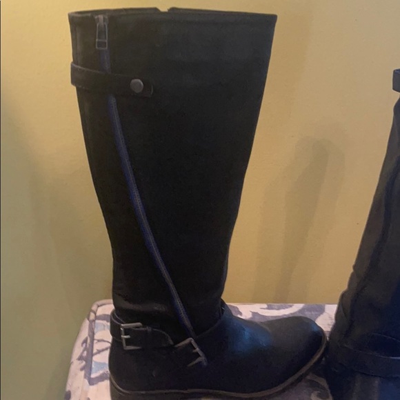 Boots - Picture 2 of 4